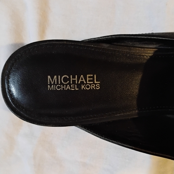 Michael Kors Size 8.5m Black Leather Flats with Gold Accent - Picture 7 of 16